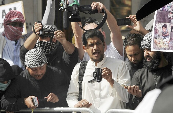 Siddhartha Dhar bij de Amerikaanse ambassade tijdens een demonstratie in 2011.