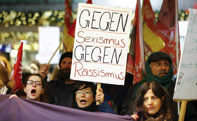 Duitse vrouwen betoogden gisterenavond in Keulen.
