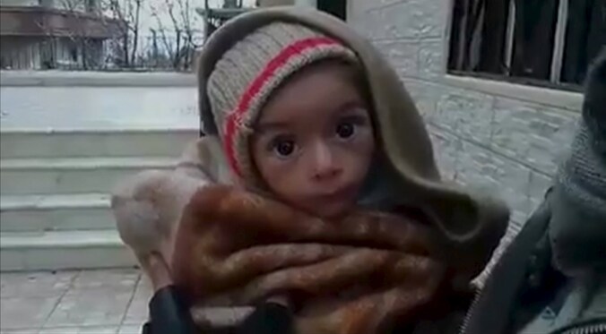 Op sociale media worden foto's en filmpjes gedeeld die uit Madaya afkomstig zouden zijn, al is de herkomst onmogelijk te controleren.