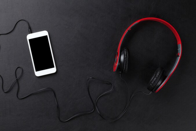 Een koptelefoon is via een standaard mini jack-aansluiting verbonden met een iPhone. Behoort dit bij de nieuwe iPhone definitief tot het verleden?