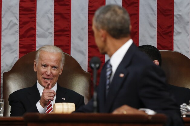 Vicepresident Joe Biden doet tegen aan Obama dat hij zich zal inzetten in de strijd tegen kanker.