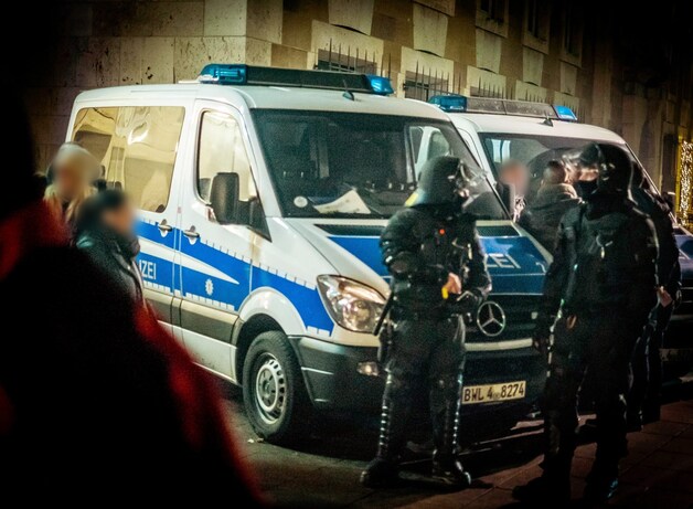 Politie in Stuttgart in Oudejaarsnacht.