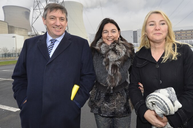 Minister van Binnenlandse Zaken Jan Jambon (N-VA), minister van Energie Marie Christine Marghem (MR) en de Nederlandse minister van Infrastructuur en Milieu Melanie Schultz (VVD) vandaag bij hun bezoek aan Doel.