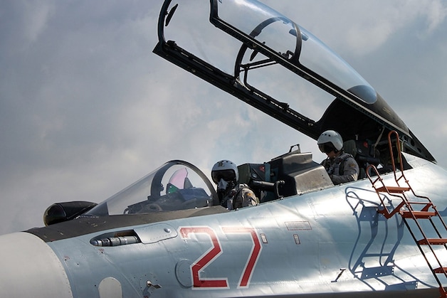 Russische piloten in een SU-34 bommenwerper in Syrië.