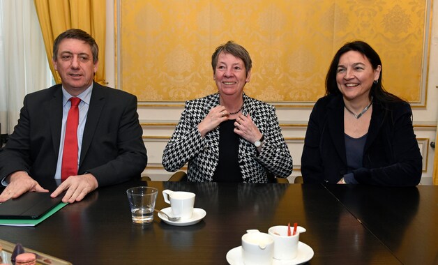 Minister van Binnenlandse Zaken Jan Jambon, minister van Energie Marie-Christine Marghem en Duits Milieuminister Barbara Hendricks.