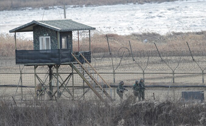 Zuid-Koreaanse soldaten patrouilleren langs de grens met Noord-Korea.