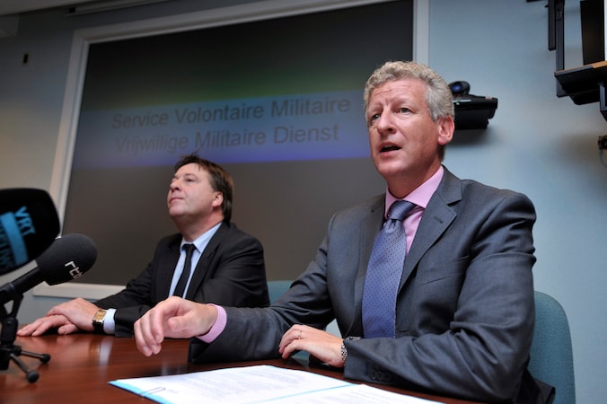 Ludwig Van Der Veken met defensieminister Pieter De Crem.