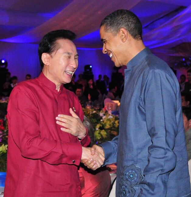 Obama met Lee Myung-bak.