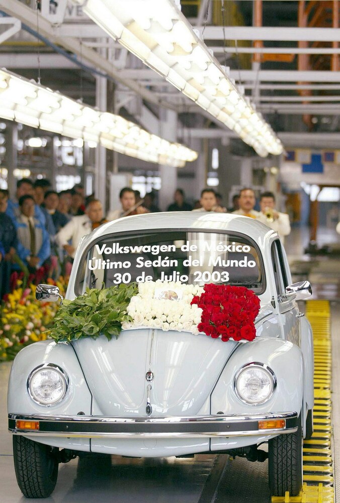 In 2003 rolde de laatste VW Beetle van de band in Mexico. Volkswagen moet het land nu 8 miljoen euro boete betalen.