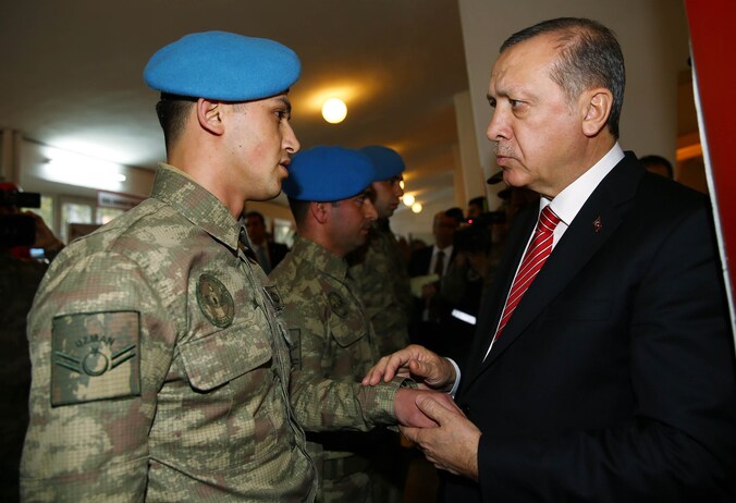 De Turkse president Erdogan tijdens zijn bezoek aan de elitetroepen in Ankara gisteren.