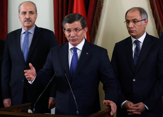 Turks vicepremier Kurtulmus en eerste minister Davutoglu.