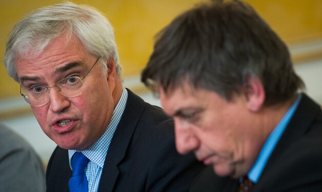De West-Vlaamse gouverneur Carl Decaluwé (CD&amp;V) en binnenlandminister Jan Jambon (N-VA).
