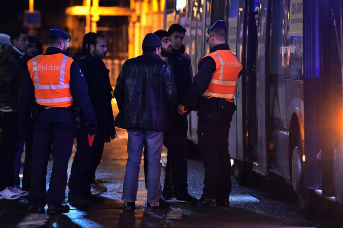 Verhoogde politiecontrole aan de Frans-Belgische grens in Adinkerke (De Panne). (archieffoto 23 februari 2016).