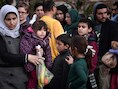 Vluchtelingen in de haven van het Griekse Piraeus. Afghanen maakten 27 procent uit van de meer dan 100.000 vluchtelingen die in januari de Middellandse Zee richting Europa overstaken.
