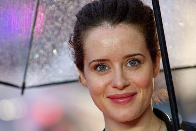 De Britse Actrice Claire Foy (32) kreeg het beeldje voor beste vrouwelijke hoofdrol in een serie en droeg de prijs op aan de echte Britse koningin Elizabeth, die ze in 'The Crown' speelt.