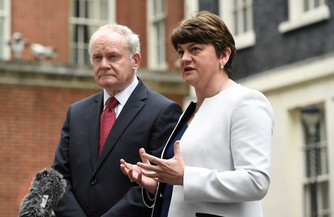 Sinn Féin-leider Martin McGuinness en premier Arlene Foster.