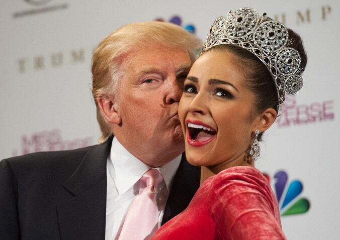 Trump kust winnares Olivia Culpo na haar kroning tot Miss Universe in 2013.