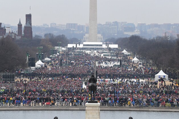 Toeschouwers voor de inauguratie vrijdag in Washington.