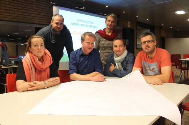 Het kerncomité van het burgerinitiatief, met Dirk Evenepoel (midden) en Robrecht Geeroms (rechts).