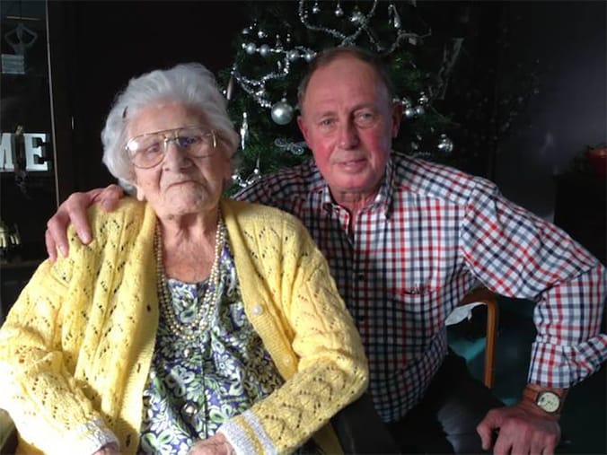 Alicia Corveleyn met haar neef José Corveleyn. Foto uit 2014.
