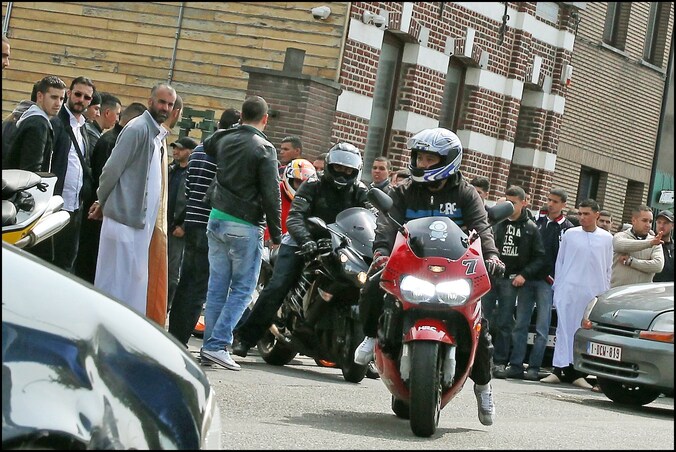 De verdachten zouden lid zijn van de motorbende 'Kamikaze Riders'.