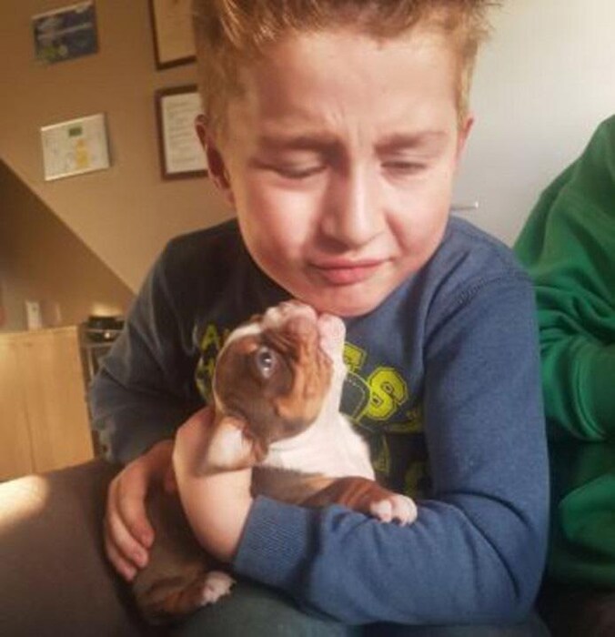 Veel kinderen zijn ontroostbaar na de brute diefstal.