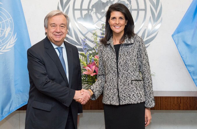 Secretaris-generaal van de VN Antonio Guterres met de nieuwe Amerikaanse VN-ambassadeur Nikki Haley.
