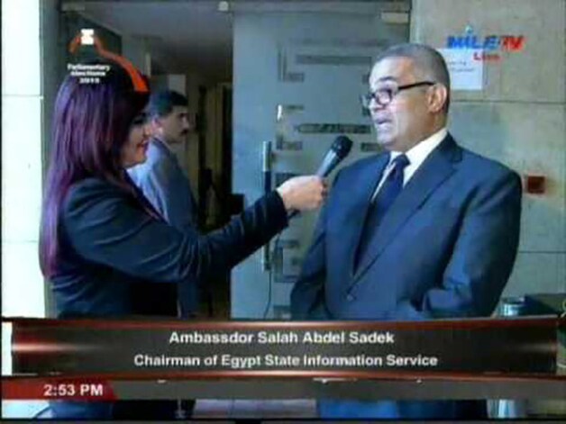 Salah Abdel Sadek, hoofd van de Egyptische inlichtingendienst (rechts).