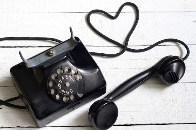 We bellen bij vertrek, bij aankomst, bij het wakker worden en voor het slapengaan. En toch hebben we nog nooit telefoonseks gehad.