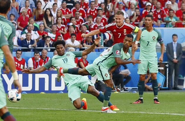 Hongarije kan in de achtste finales vrijuit voetballen