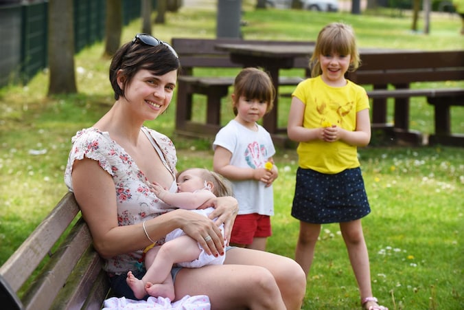Familie-actrice Marianne Devriese met haar drie dochters.