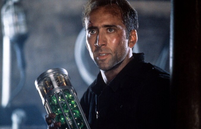 Nicolas Cage in 'The Rock'. De omschrijving van de vermeende chemische wapens in Irak die een bron aan MI6 toespeelde, leek verdacht op de fictieve wapens zoals Cage hier vasthoudt.