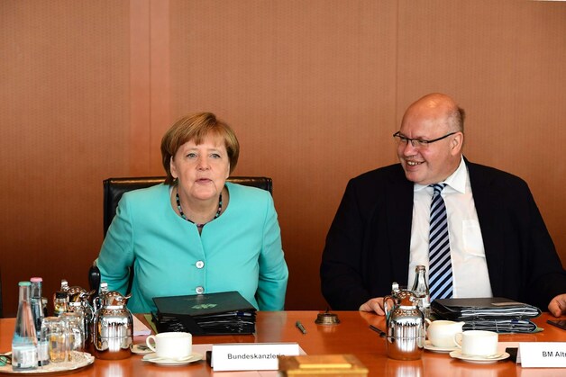 Angela Merkel met Peter Altmaier.