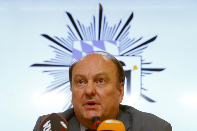 Hubertus Andrä, politiechef van München tijdens de persconferentie.