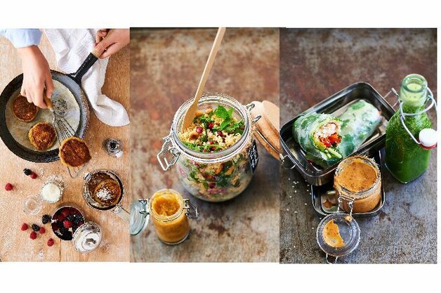 Ontbijtpannenkoekjes met mango, munt-granaatappelsalade met cashewdressing en springrolls van kip met homemade dressing.