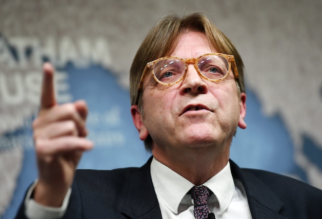 Het terugtrekkingsakkoord moet goedgekeurd worden door een gekwalificeerde meerderheid van lidstaten, met instemming van het Europees Parlement. Het maakt dat ook het Europese halfrond en zijn hoofdonderhandelaar Guy Verhofstadt gedurende het hele proces betrokken zullen zijn bij de onderhandelingen.