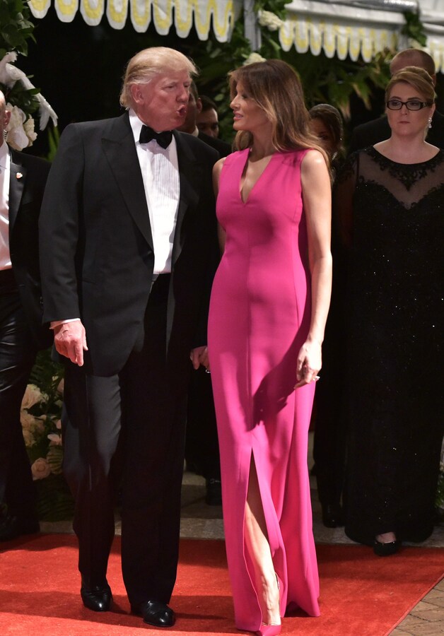 Melania droeg een felroze jurk van Dior op een bal van het Rode Kruis op zaterdag 4 februari 2017.