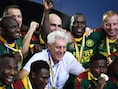 Hugo Broos triomfeert met Kameroen op de Africa Cup