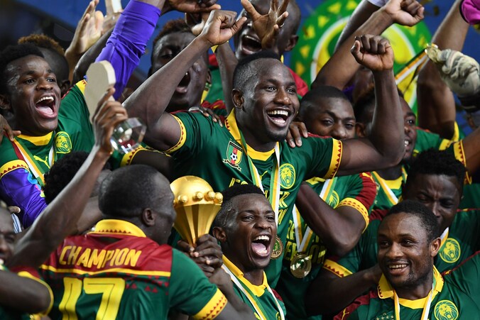 De spelers van Kameroen vieren hun zege in de Africa Cup van 2017.