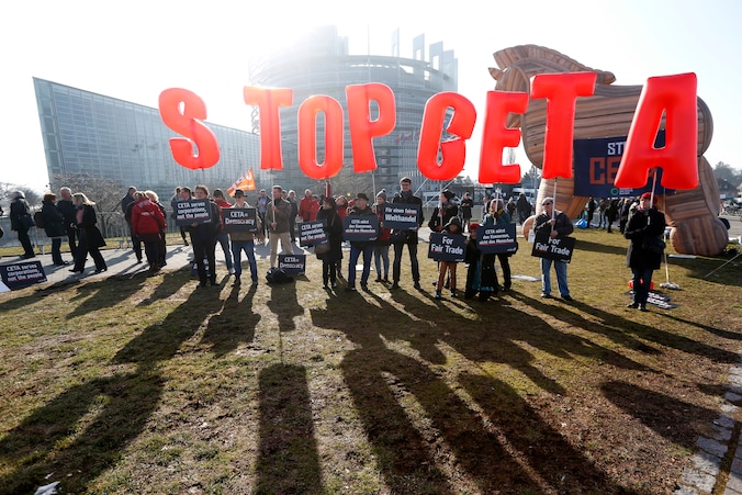 Tientallen actievoerders troepten samen in Straatburg.