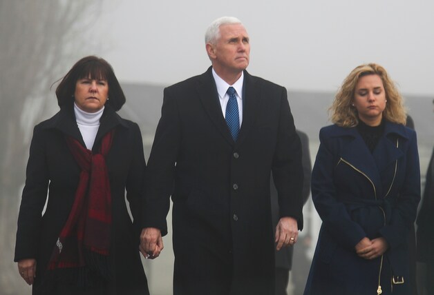Amerikaanse vice-president Mike Pence met zijn vrouw Karen en dochter Charlotte.