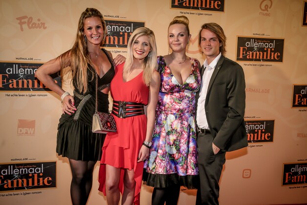 Vlnr: Joke Vandevelde, Noa Neal, Lesley-Ann Poppe en haar vriend Kevin