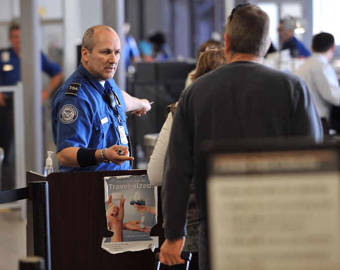 Passagiers komen aan op de New Yorkse luchthaven JFK. (archieffoto)