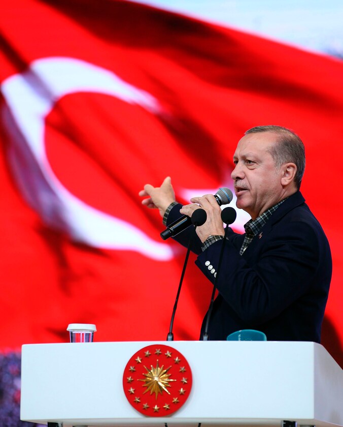 Turks president Erdogan. Turkije maakt inbreuk op de juridische onafhankelijkheid van een VN-oorlogsmisdadentribunaal door één van de rechters daarvan vast te houden.