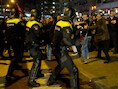 Het kwam tot rellen tussen de Nederlandse politie en Turkse betogers.