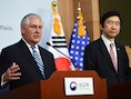 De Amerikaanse minister van Buitenlandse Zaken Rex Tillerson en zijn Zuid-Koreaanse ambtgenoot Yun Byung-Se.