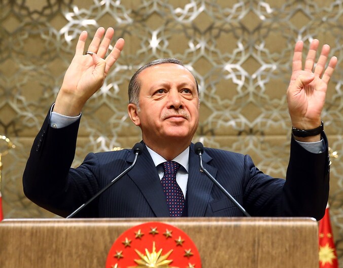 "Alles, van a tot z, moet opnieuw onderhandeld worden", verklaarde Erdogan. Ook de vluchtelingendeal die de EU in 2015 met Turkije sloot, staat wat Erdogan betreft op de helling.