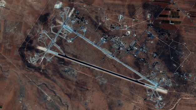 De luchtmachtbasis Shayrat in Homs, die werd gebombardeerd.