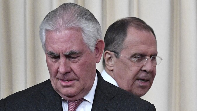 Rex Tillerson en Sergej Lavrov