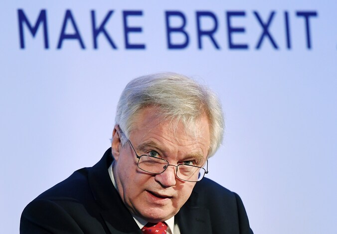 Brexitminister David Davis wil niet zomaar betalen wat de Europese Unie wil. Dat liet hij vandaag weten.